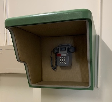 un vieux téléphone 